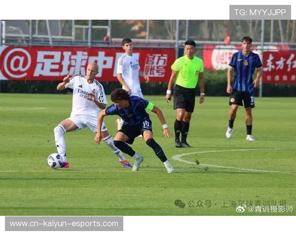 9号球衣背后的传奇足球之星揭秘 他如何成就辉煌职业生涯