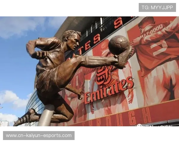 世界各地足球球星雕像的分布与历史背景探寻 世界各地足球球星雕像的分布与历史背景探寻