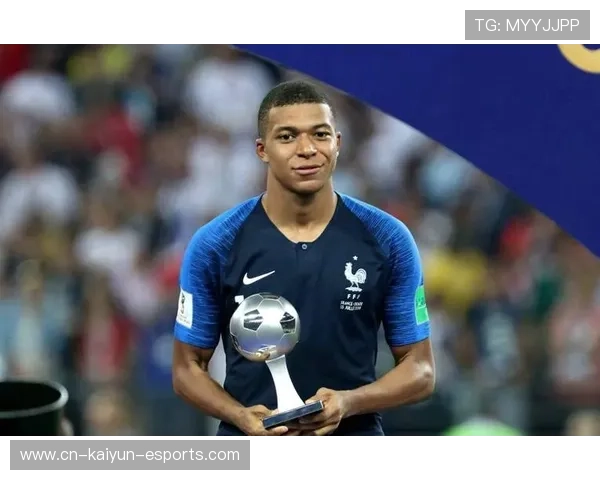 足坛传奇7号球星的光辉历程与精彩瞬间盘点